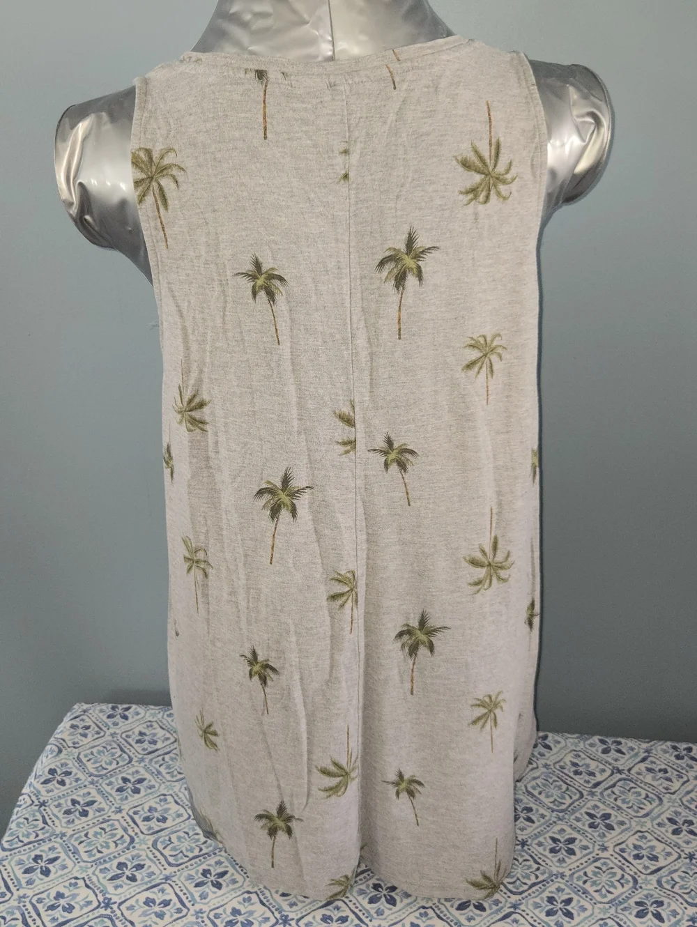Palm Tree-Print Scoop Neck Flowy Tank Small Old Navy Luxe - Picture 2 of 2